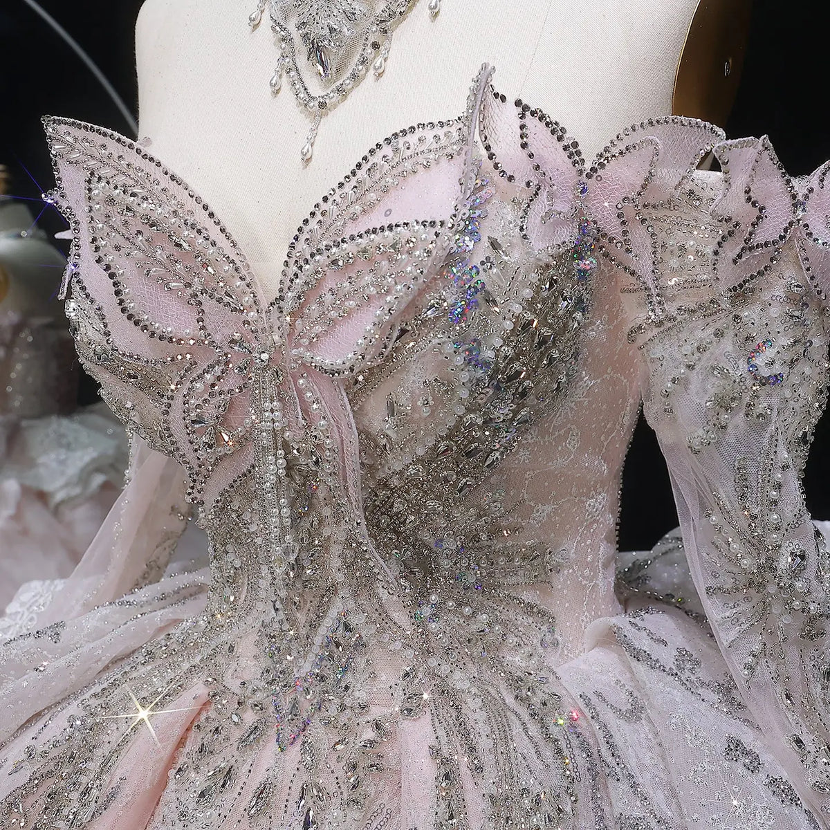 Luxury Embroidery Puff Sleeve Ball Gown Wedding Dress SW608 