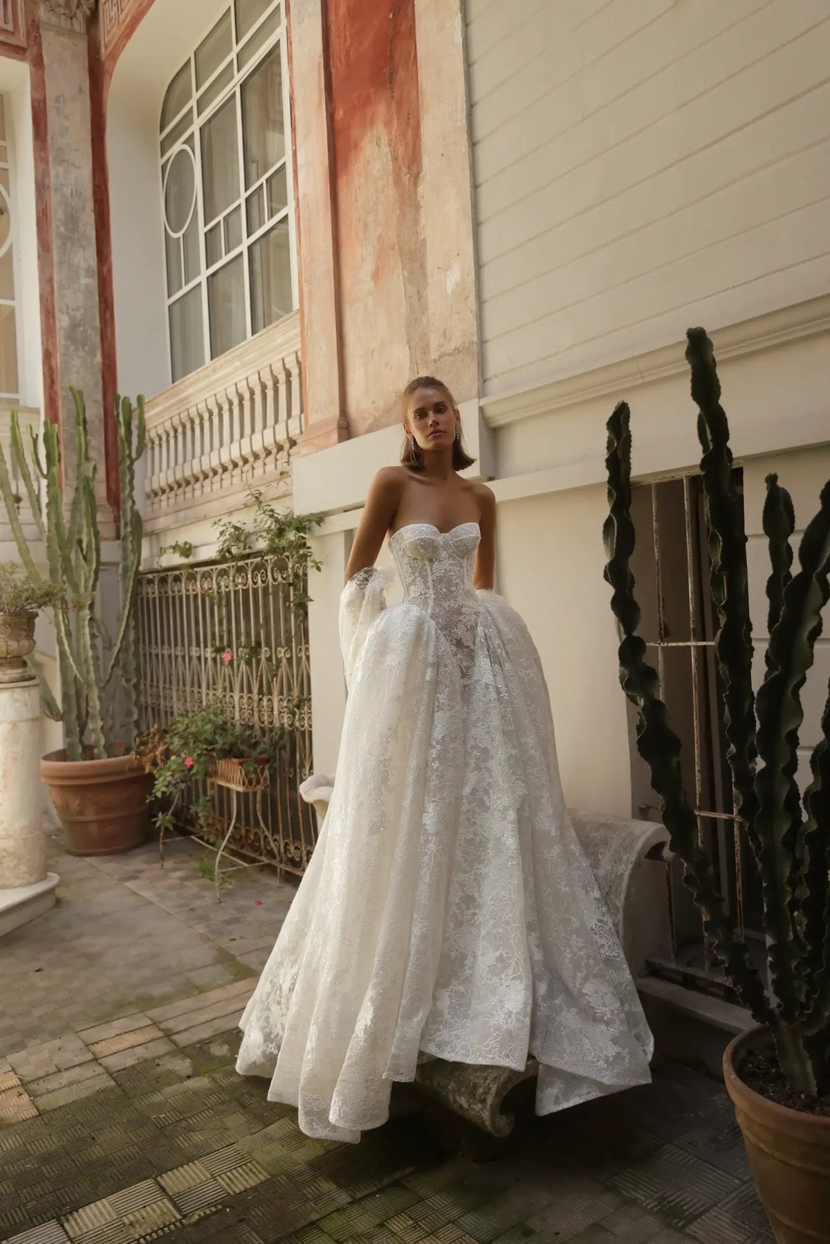 Glamorous Lace Sweetheart Nec Ball Gown Wedding Dress with Veil SW184 