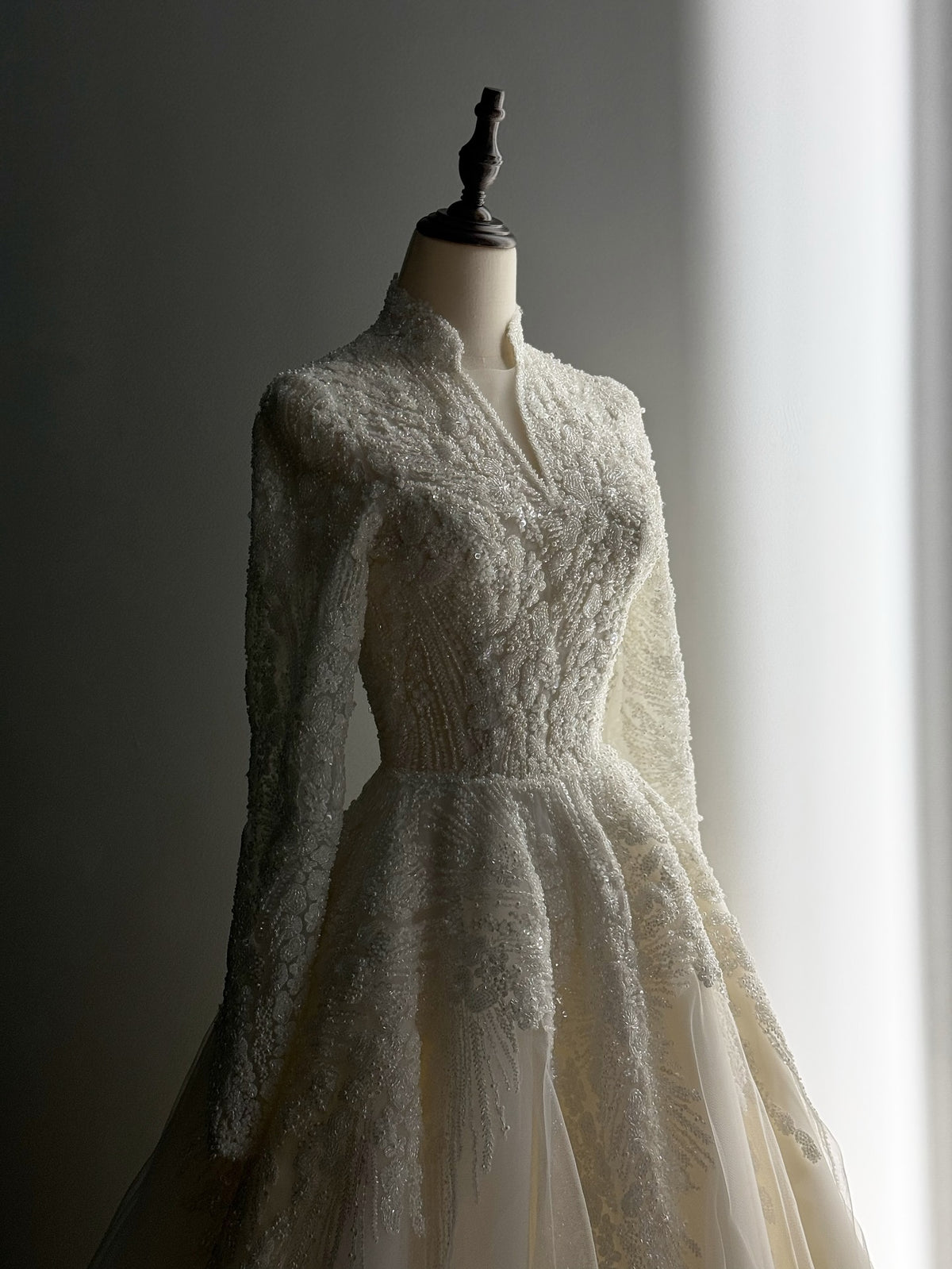 Luxury Sequin Pearl Long Sleeve Ball Gown Wedding Dress SW518 